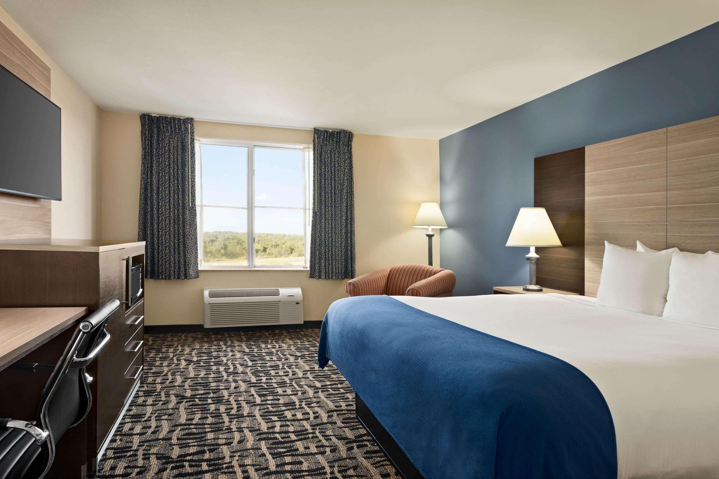 Baymont By Wyndham Ft. Leonard/Saint Robert Hotel Exterior photo